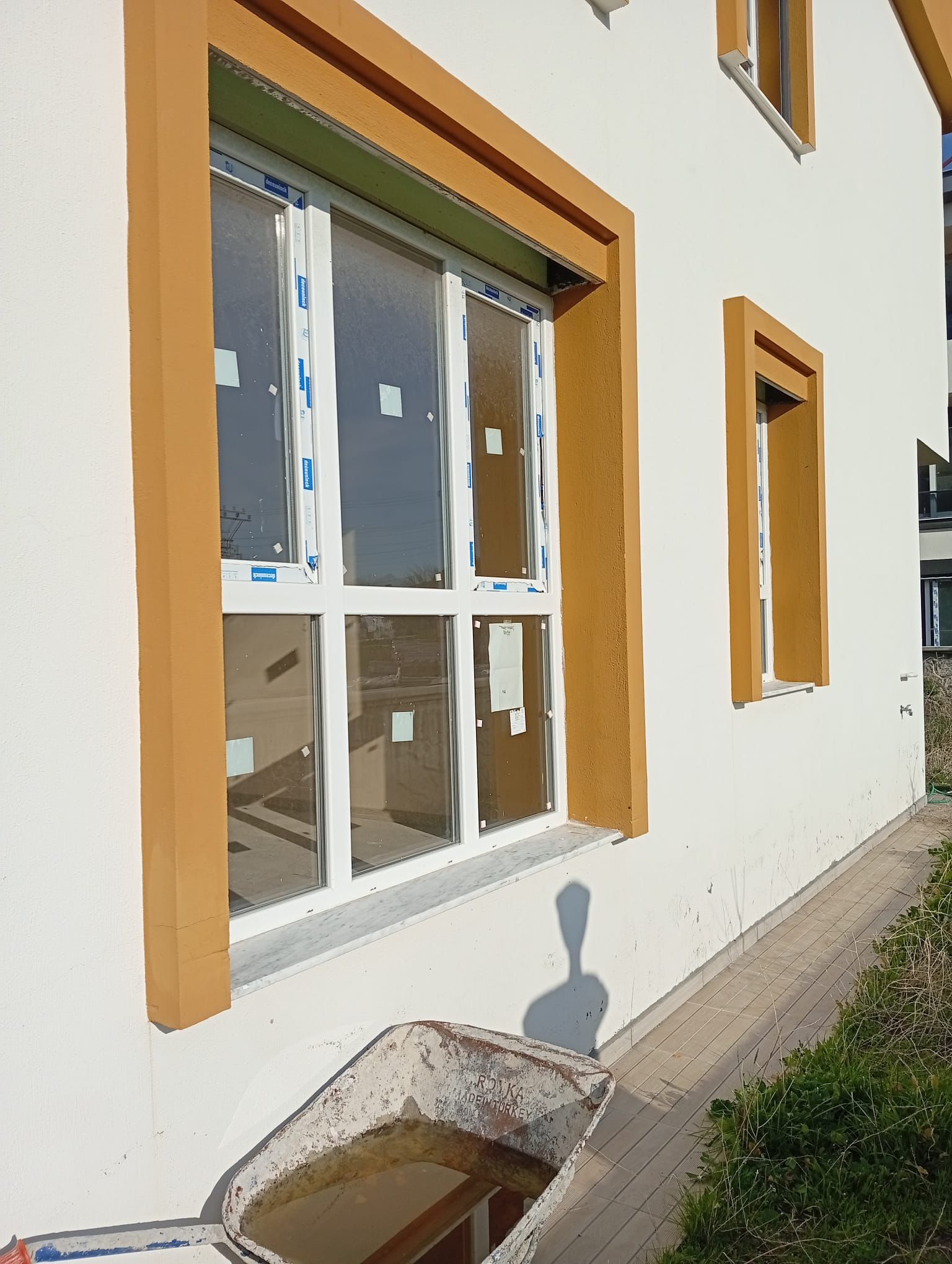 ÇANDARLIDA GENİŞ BAHÇELİ 2+1 DAİRE